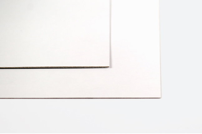 Bien choisir son carton - Carton blanc très rigide 550 gr - smilepack.fr - impression, packaging sur mesure et emballage personnalisé